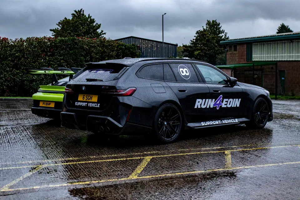 The RUN4EOIN-branded BMW M5 Touring support car