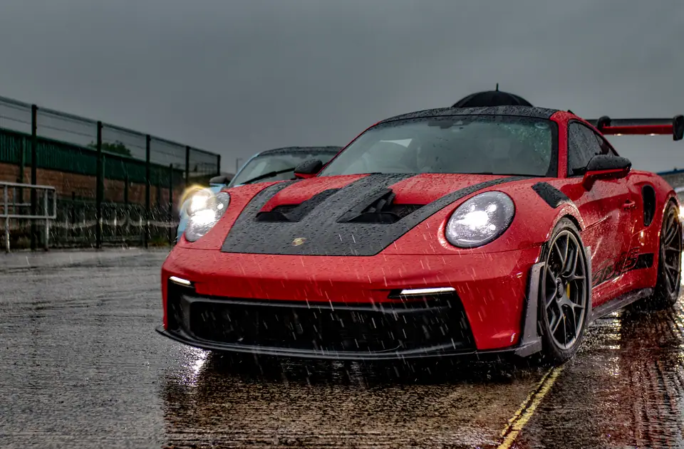 Red Porsche 911 GT3 RS in the rain at Run 4 Eoin 2026