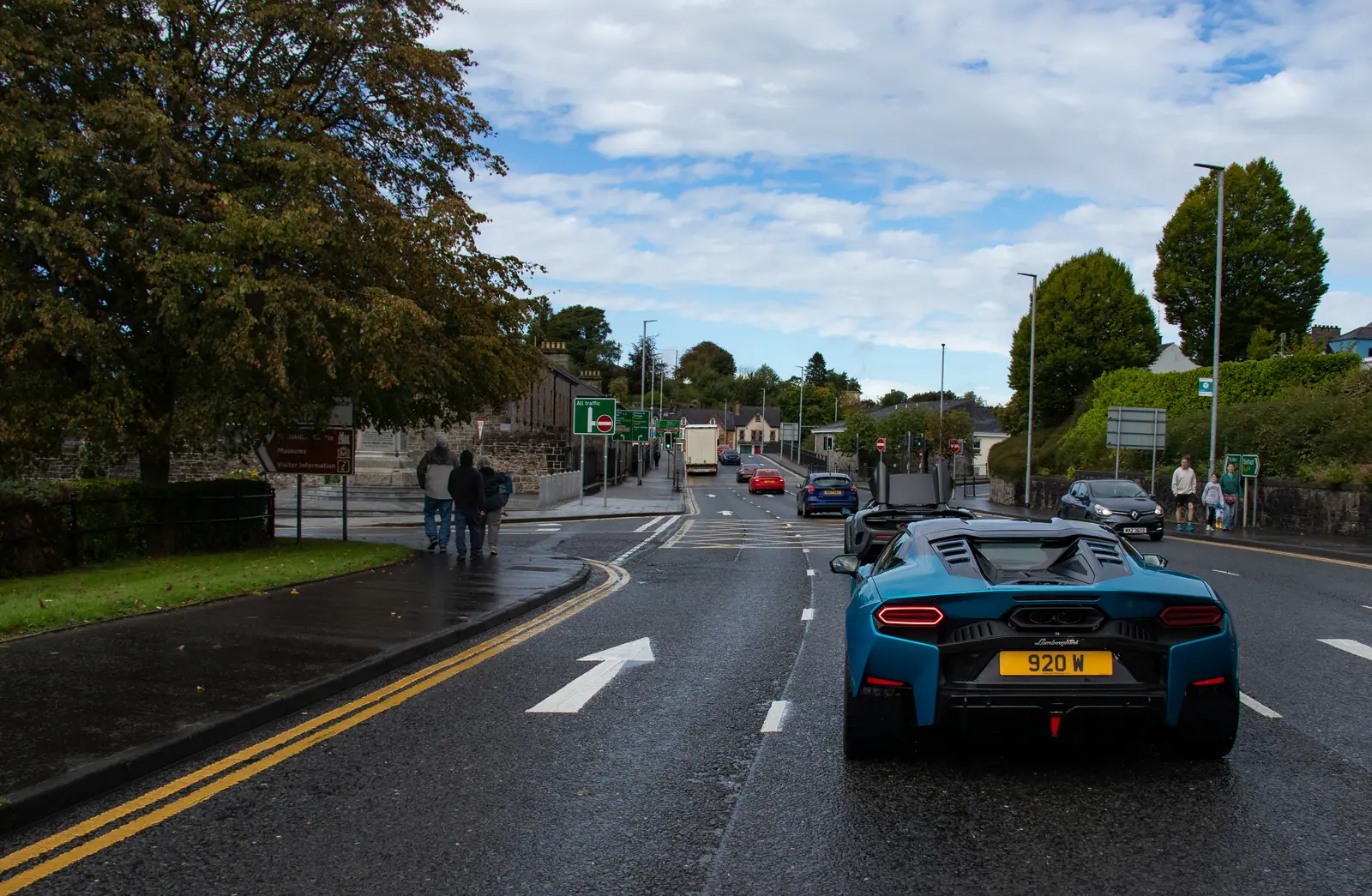 A blue McLaren leading the Run 4 Eoin 2026 convoy along the road